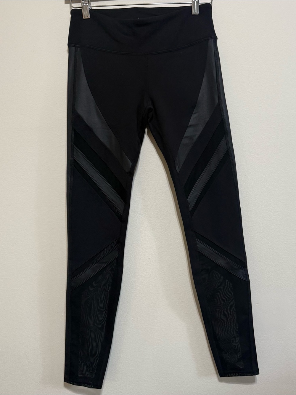 Alo Epic Leggings Black Mesh Womens M NWT - Picture 4 of 6